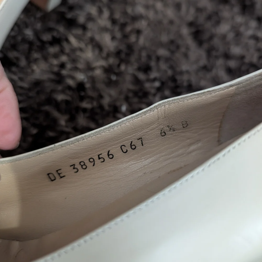 Salvatore Ferragamo Women's Beige Leather Pumps - Picture 7 of 9